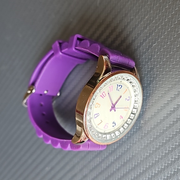 Purple and crystal wrist watch - Picture 6 of 9